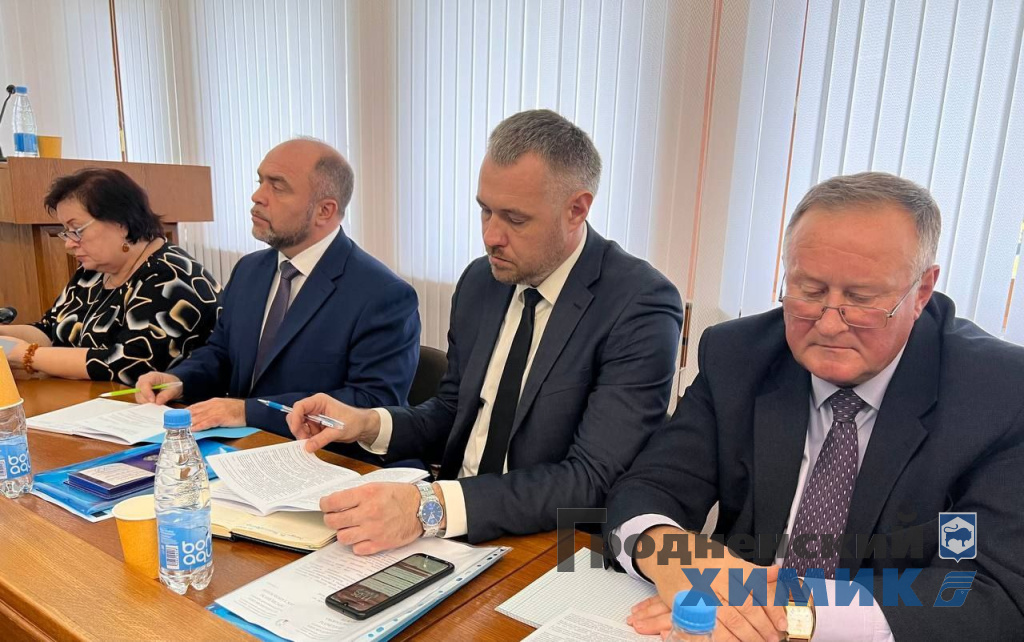 Генеральный директор ОАО «Гродно Азот» Игорь Ляшенко и председатель профсоюзного комитета Павел Хорошун участвуют в VII пленуме Республиканского комитета Белхимпрофсоюза